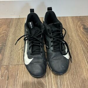 Nike Men’s Black Athletic Trainers with White Swoosh